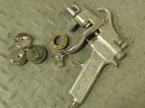 Devilbiss spray gun with extra - spray,